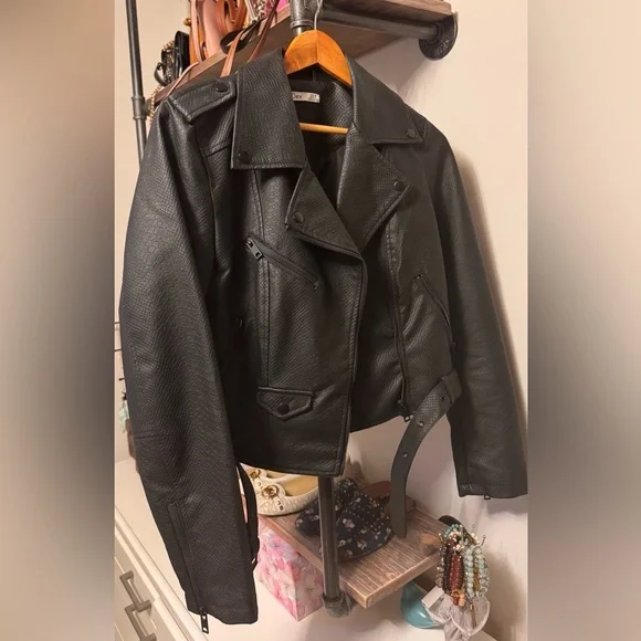 Black jacket - Picture 5 of 6